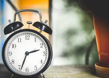 Ora solare: ecco quando spostare le lancette indietro e quando tornerà l'ora legale