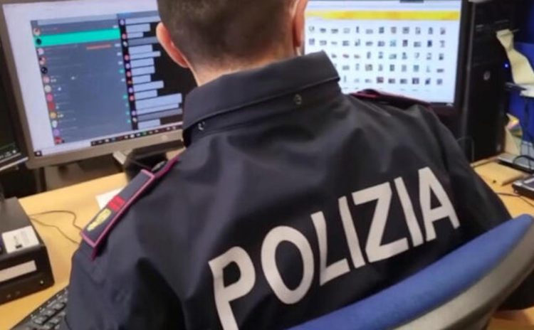 Orrore tra le mura domestiche, compie abusi e li filma con iPhone per i pedofili