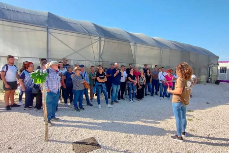 Una delegazione del comitato Librino Attivo in visita agli orti sociali Proxima di Ragusa