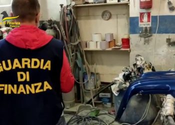 Sequestrate a Palermo due autocarrozzerie abusive