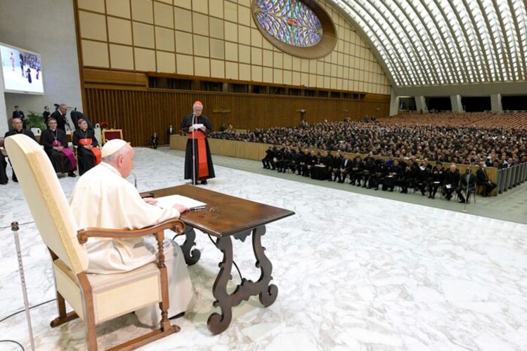 Papa: anche sacerdoti e suore hanno il vizio, state attenti il diavolo entra da lì