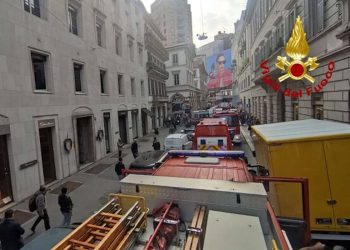 Prada, incendio in via Montenapoleone a Milano