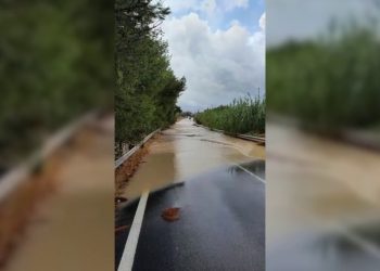 Maltempo nel Trapanese, manto stradale crollato a Guarrato