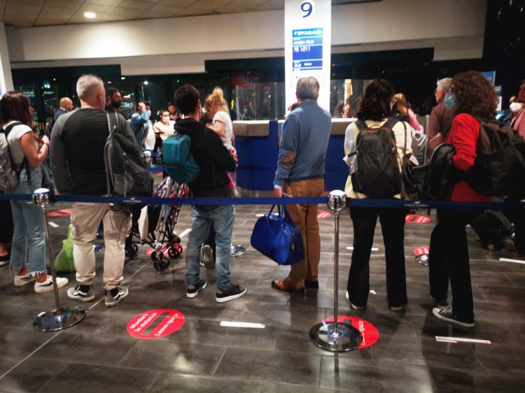 Sciopero aerei 21 ottobre: cosa fare per salvare il viaggio