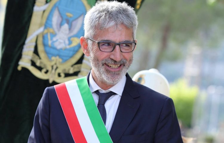 Sindaco Ragusa ritira le deleghe all'assessore Francesco Barone