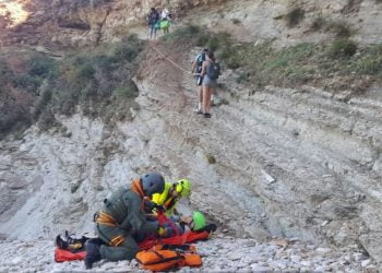 Turista precipita da scogliera a Castellammare: salvata con elicottero