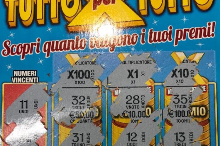 Vincita record oggi a Ragusa. Una persona ha comprato un gratta e vinci da 5 euro ed ha vinto un premio da 100 mila euro
