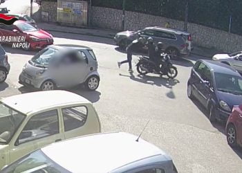 Afragola, carabiniere libero dal servizio sventa rapina in tabaccheria