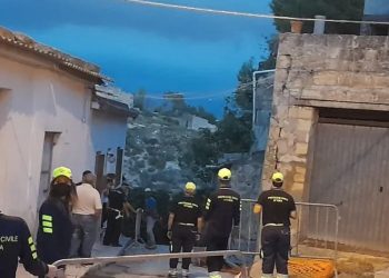 Voragine e frana in un casa antica a Vittoria