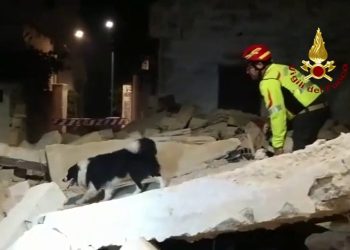 Crolla tetto di un edificio disabitato nel Leccese, nessun ferito
