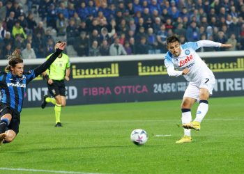 Osimhen ed Elmas ribaltano l’Atalanta, Napoli in fuga