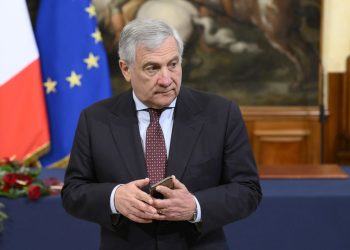 Migranti, Tajani “Linea dura con le Ong, serve un patto a livello Ue”