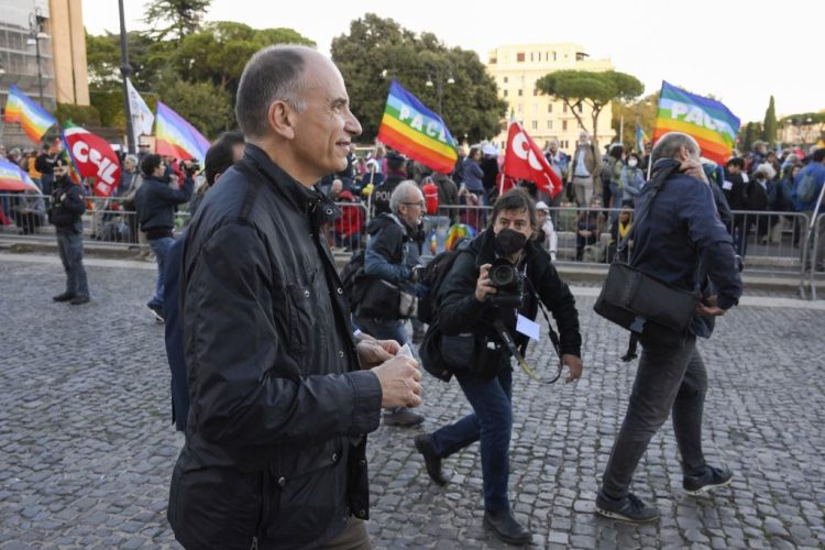 Ucraina, Letta “Giusto essere in piazza anche a costo di contestazioni”