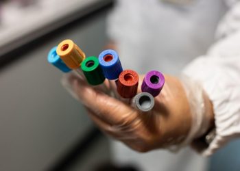 In Sicilia contagi Covid in calo, 1.444 le quinte dosi Vaccino