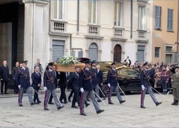 Maroni, a Varese i funerali di Stato per l’ultimo saluto
