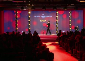 Guida Michelin, tripletta per Cannavacciuolo superstar