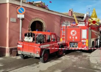 In fiamme appartamento nel cagliaritano, le immagini