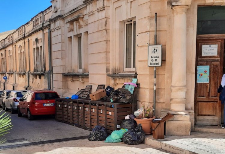 Ragusa Ibla, esposto di Comibleo su rifiuti ristorazione