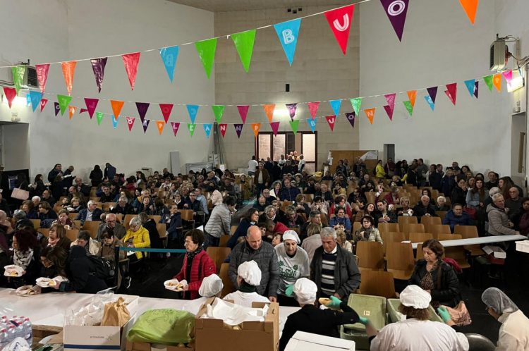 Ragusa parrocchia Sacro Cuore il vescovo alla riuscitissima cena di comunità