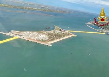 Mose in azione per la “tripletta” di acqua alta a Venezia