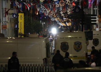 Attentato Istanbul, ipotesi donna kamikaze: 6 morti e 81 feriti