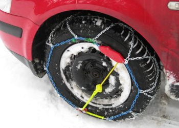 Auto: catene da neve o calze da neve? Le novità