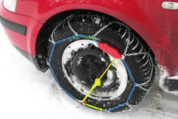 Auto: catene da neve o calze da neve? Le novità