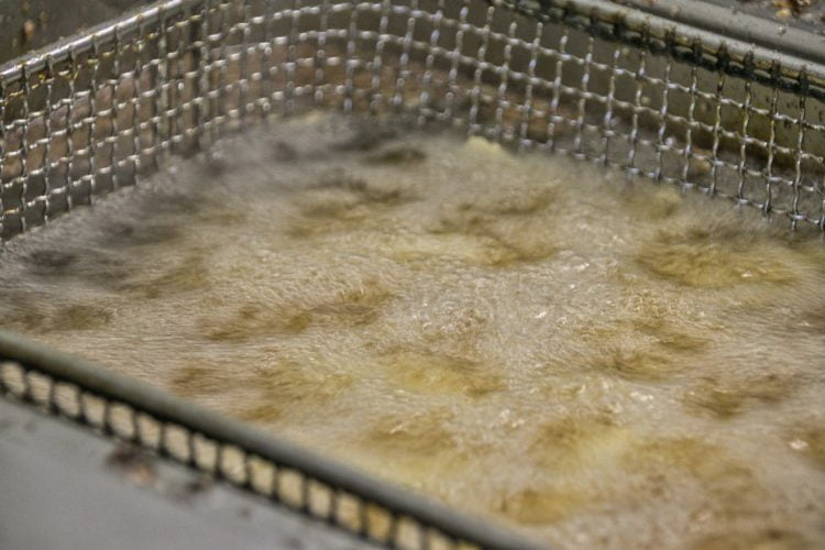 Bimbo di 10 mesi ustionato con olio bollente: è grave