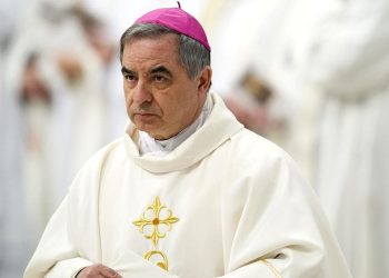 Il cardinale Giovanni Angelo Becciu indagato per associazione a delinquere