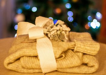 Come lavare i maglioni di cashmere a casa, a mano o in lavatrice