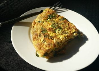 Frittata di uova con salsiccia: ricetta chetogenica
