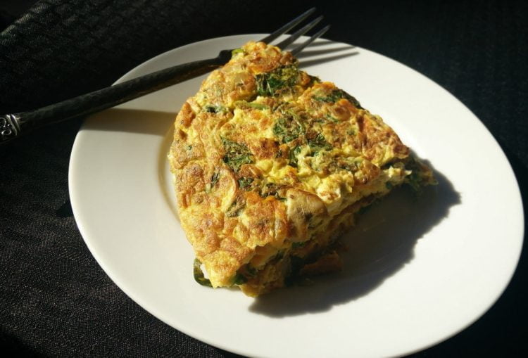 Frittata di uova con salsiccia: ricetta chetogenica