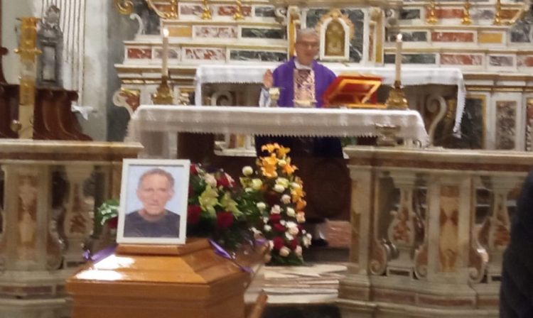 Vittoria: i funerali di Enzo Sauna