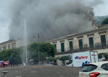 A fuoco un negozio a Modica Bassa: intossicato un anziano