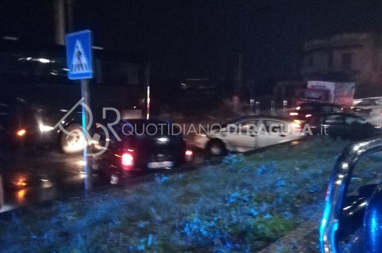 Incidente stradale a Modica, scontro tra 3 auto: traffico in tilt
