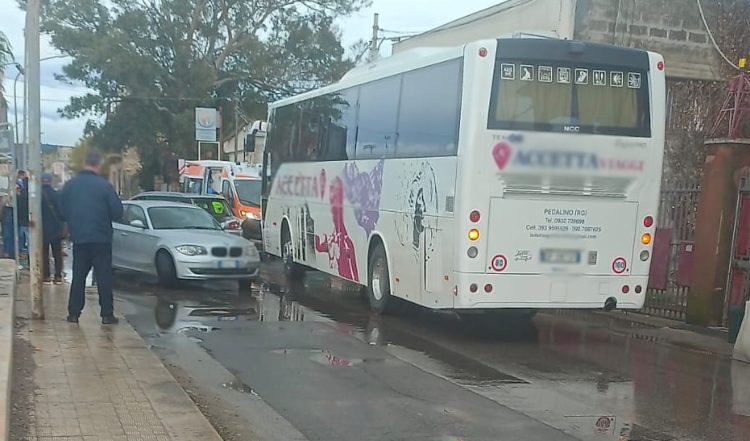 Incidente a Vittoria, tamponamento con feriti: traffico bloccato