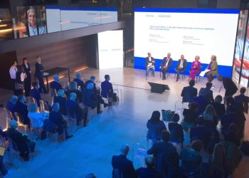 Intesa Sanpaolo con le piccole imprese, al via piano da 5 miliardi