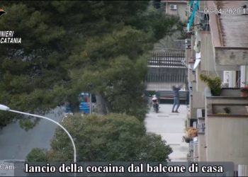 Smantellata piazza di spaccio a Catania, 8 indagati per droga