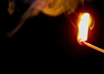 Modica, estorsione incendiaria col metodo mafioso al cimitero: 2 arresti