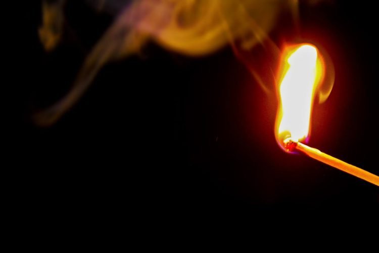 Modica, estorsione incendiaria col metodo mafioso al cimitero: 2 arresti