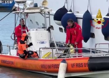 Ischia, i sommozzatori impegnati nelle ricerche dei dispersi