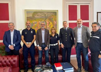 Ragusa, donna si lancia dal balcone: salvata dalla Polizia Municipale