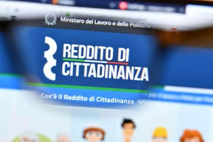 Reddito di cittadinanza, nel 2023 cambiano i requisiti e spunta limite di età: ecco chi rischia