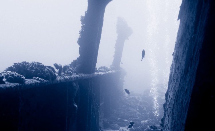 Scoperta una nave misteriosa a più di 400 metri sotto la superficie di un lago