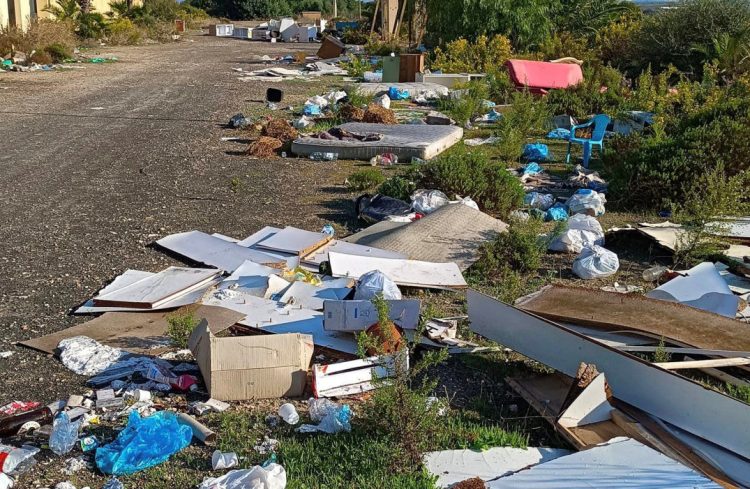 Rifiuti abbandonati: territorio ibleo devastato, correre ai ripari