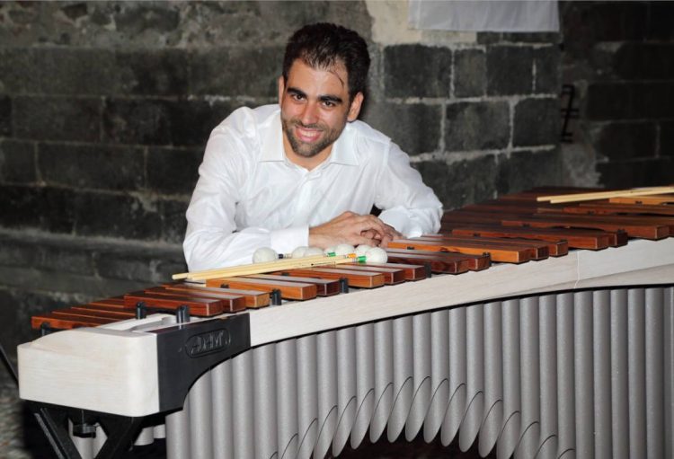 Ritmo e i virtuosismi del percussionista marimbista Rosario Gioeni per il pubblico di Melodica