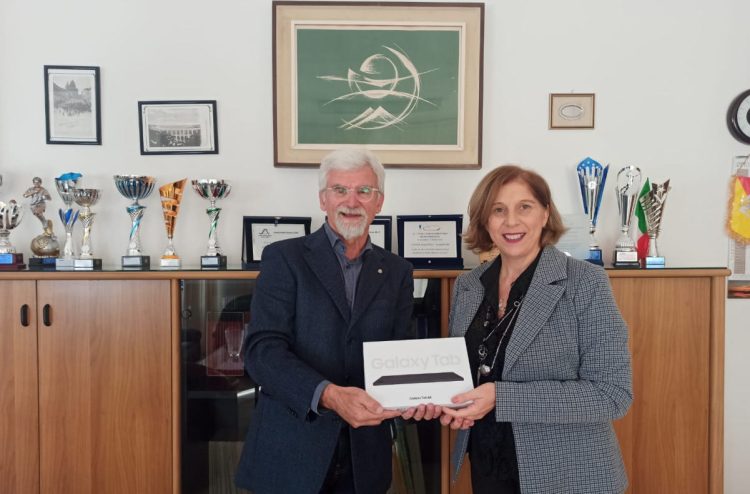 Il Rotary Club di Ragusa dona 3 tablet al Ferraris di Ragusa