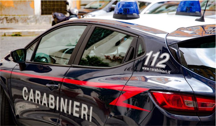 Uccide l'ex moglie e il suo nuovo compagno e poi si suicida