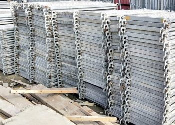 Vittoria, ruba parte di ponteggio edile da un cantiere di Ragusa e tenta di travolgere agente