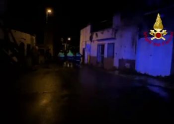 Frana Ischia, incessanti le ricerche dei dispersi nonostante il buio